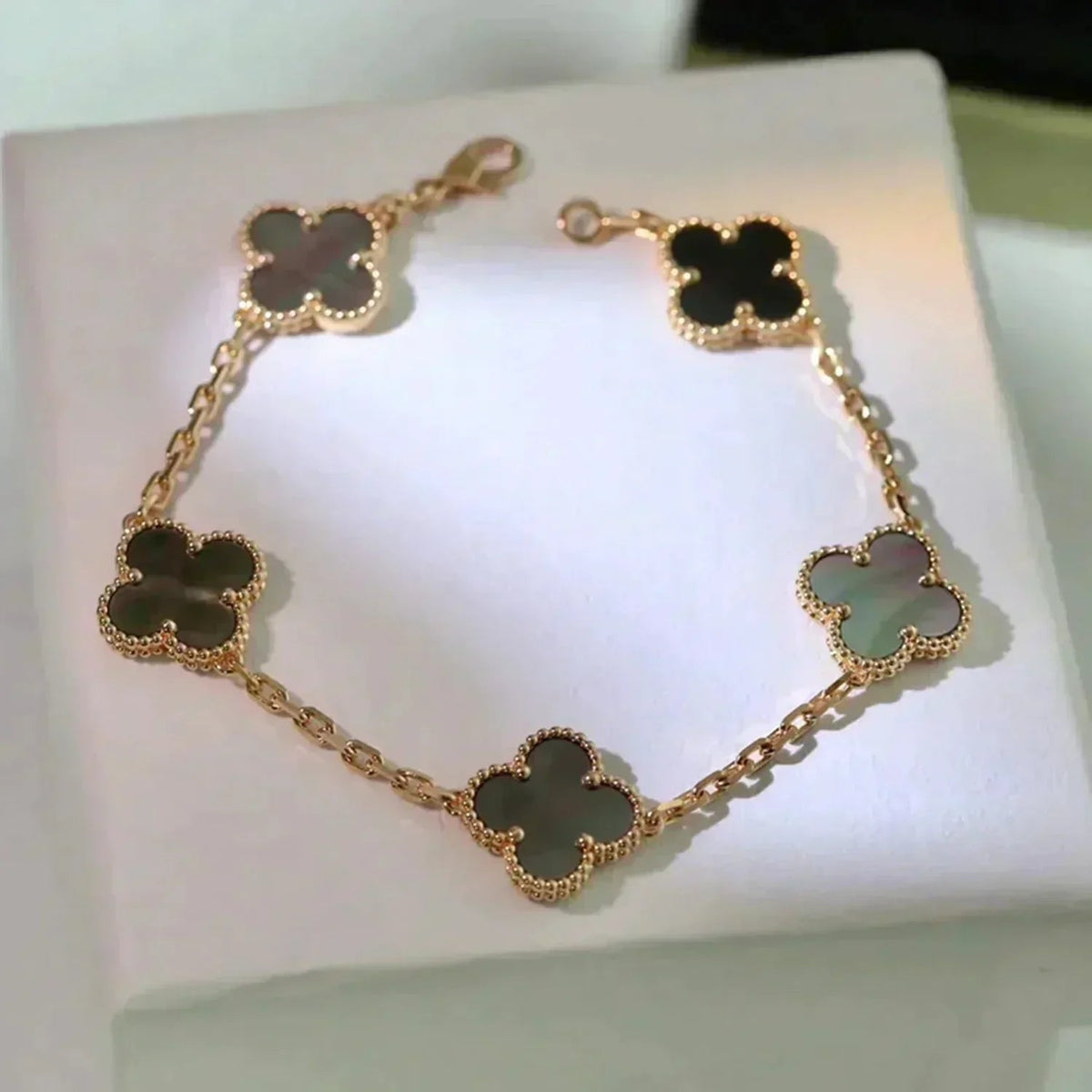 [Elowen jewelry] クローバー 5モチーフ グレーマザーオブパール ブレスレットコレクション