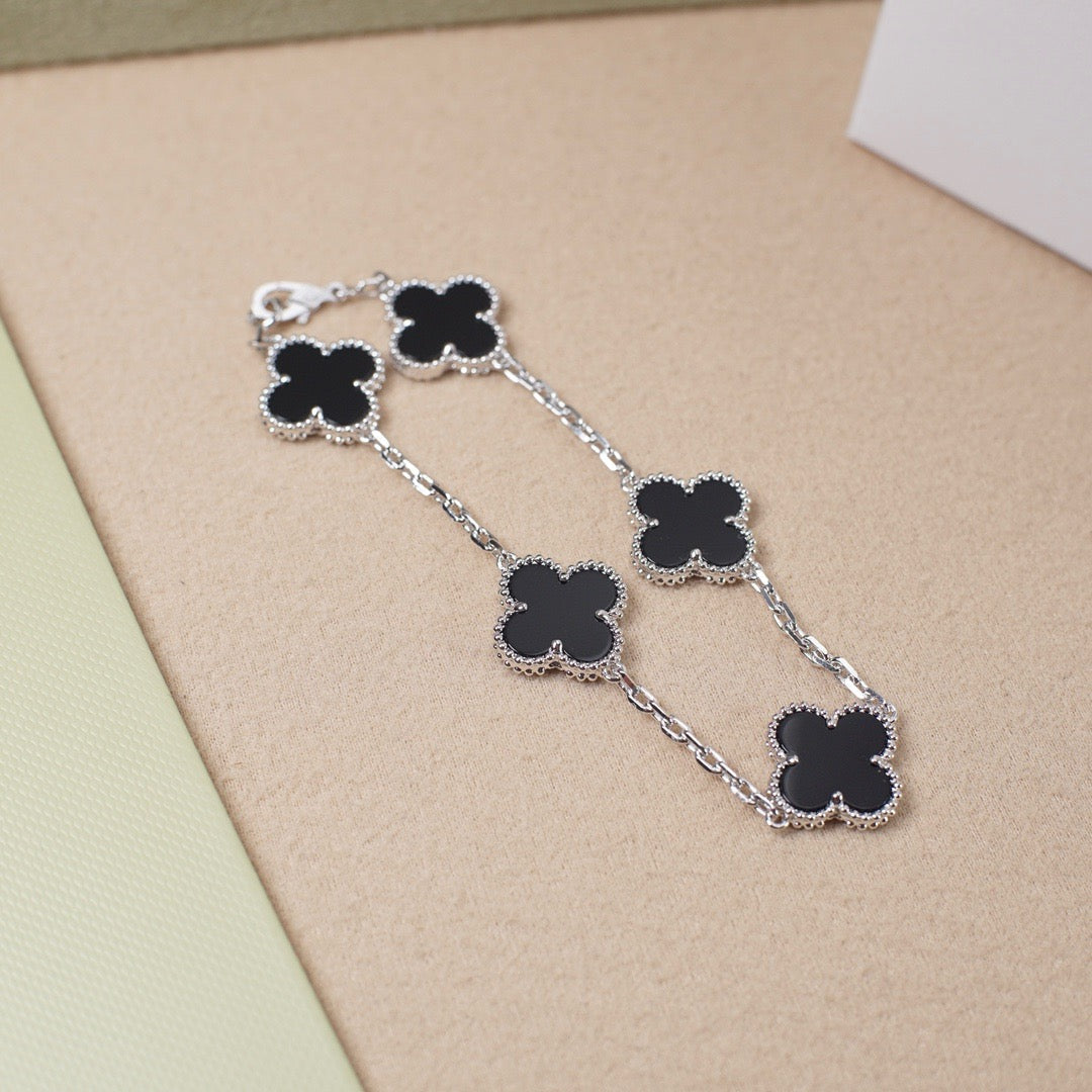 [Elowen Schmuck] CLOVER 5-MOTIV ONYX ARMBAND KOLLEKTION
