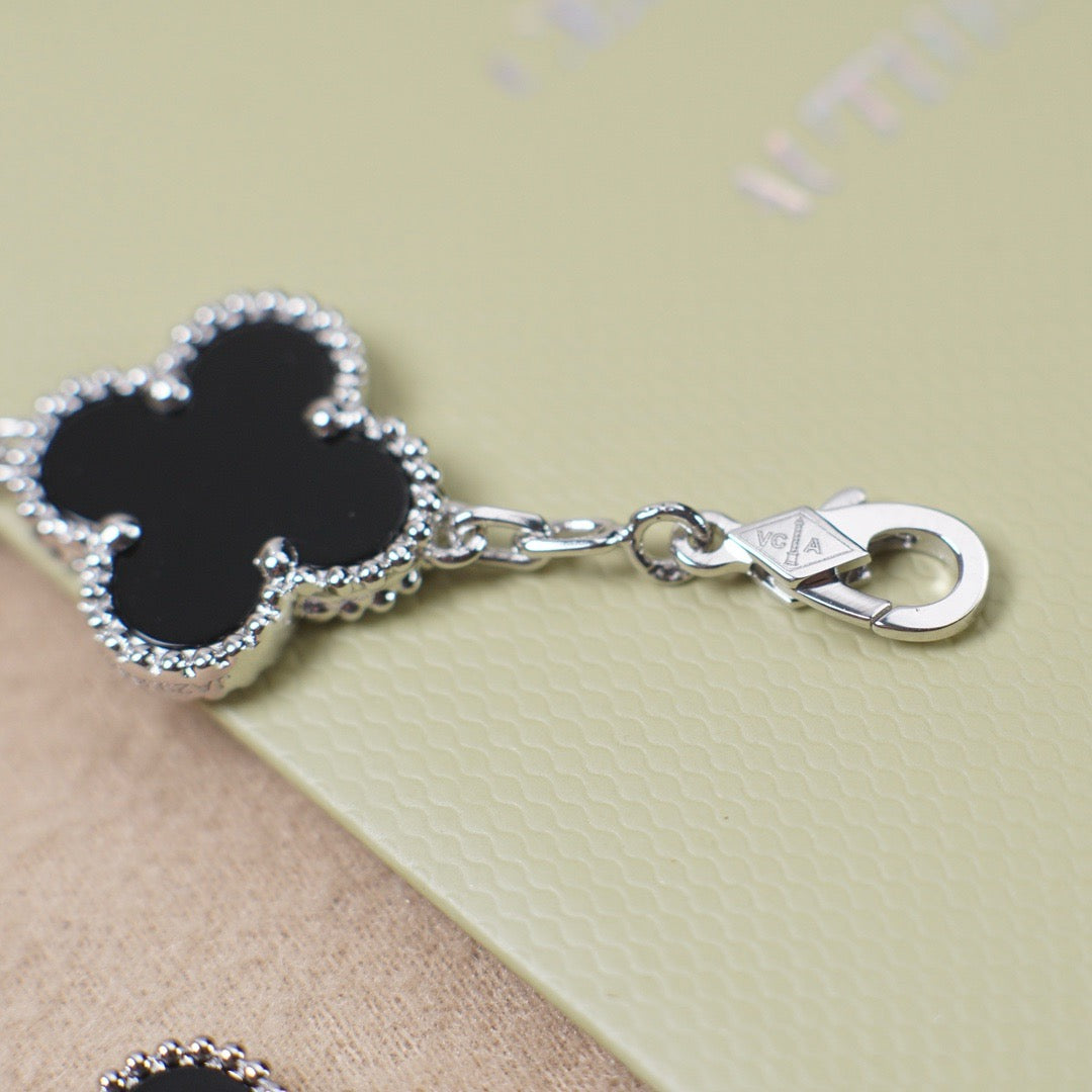[Elowen Schmuck] CLOVER 5-MOTIV ONYX ARMBAND KOLLEKTION