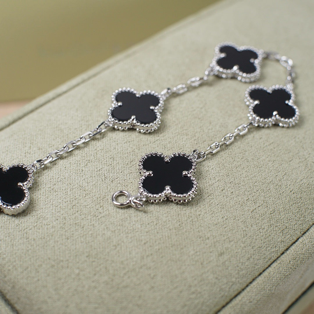 [Elowen Schmuck] CLOVER 5-MOTIV ONYX ARMBAND KOLLEKTION