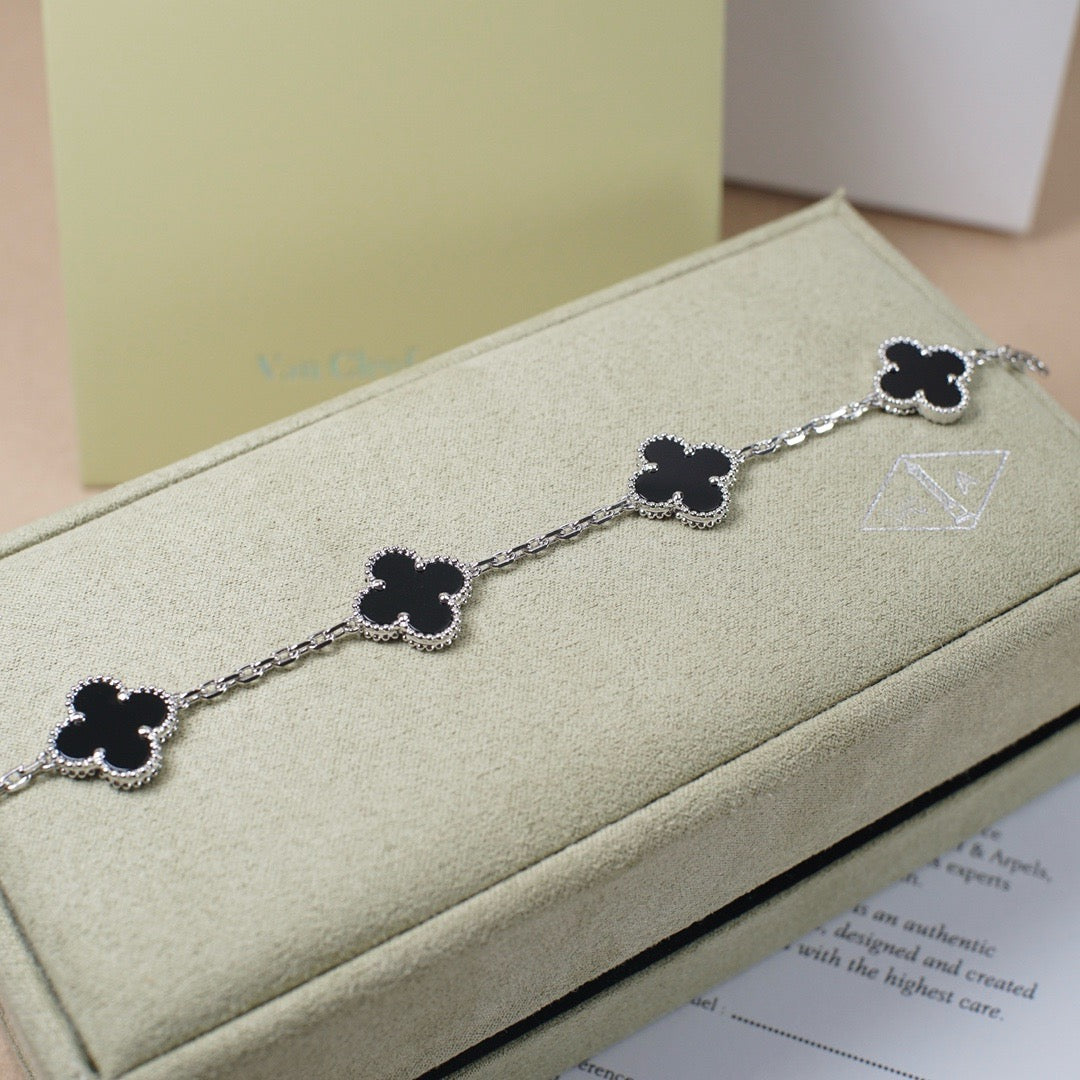 [Elowen Schmuck] CLOVER 5-MOTIV ONYX ARMBAND KOLLEKTION