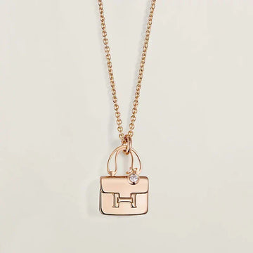 {
  "Elowen jewelsry": "Elowen Schmuck",
  "AMULETTE PEDANT ROSE GOLD NECKLACE": "AMULETTE ANHÄNGER ROSÉGOLD HALSKETTE"
}