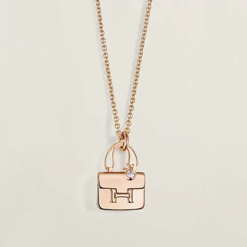 {
  "Elowen jewelsry": "Elowen Schmuck",
  "AMULETTE PEDANT ROSE GOLD NECKLACE": "AMULETTE ANHÄNGER ROSÉGOLD HALSKETTE"
}