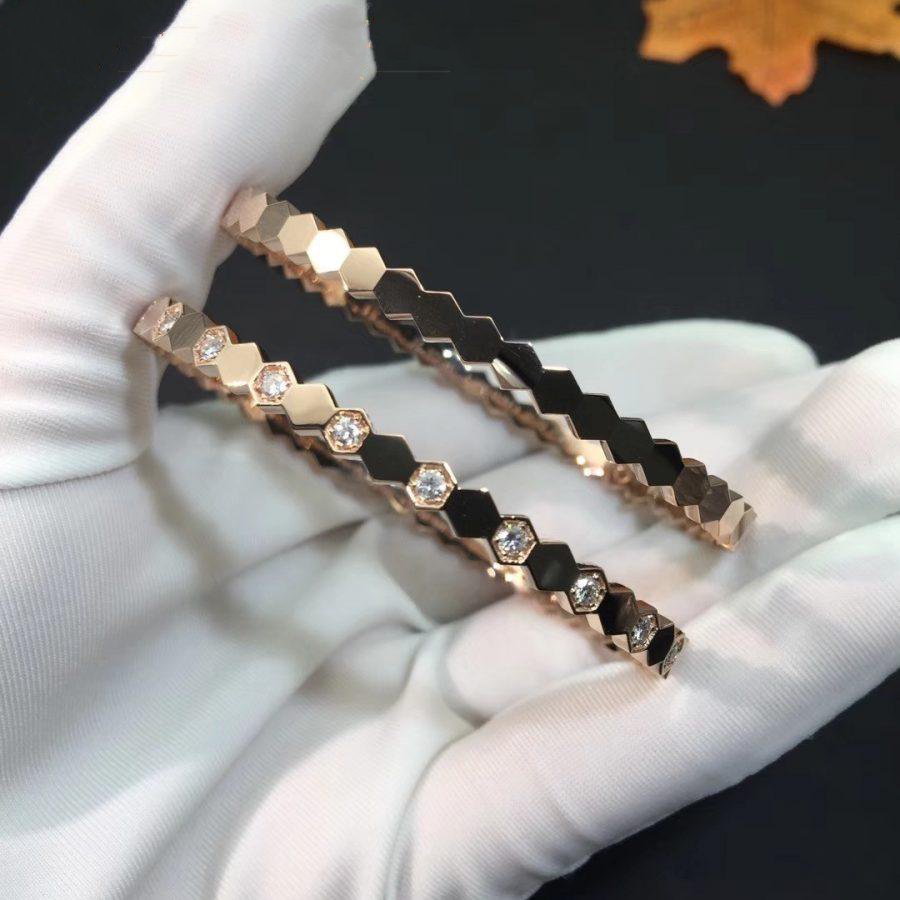 {
  "Elowen jewelsry": "エロウェン・ジュエリー",
  "BEE LOVE PINK GOLD DIAMOND BRACELET": "BEE LOVE ピンクゴールドダイヤモンドブレスレット"
}