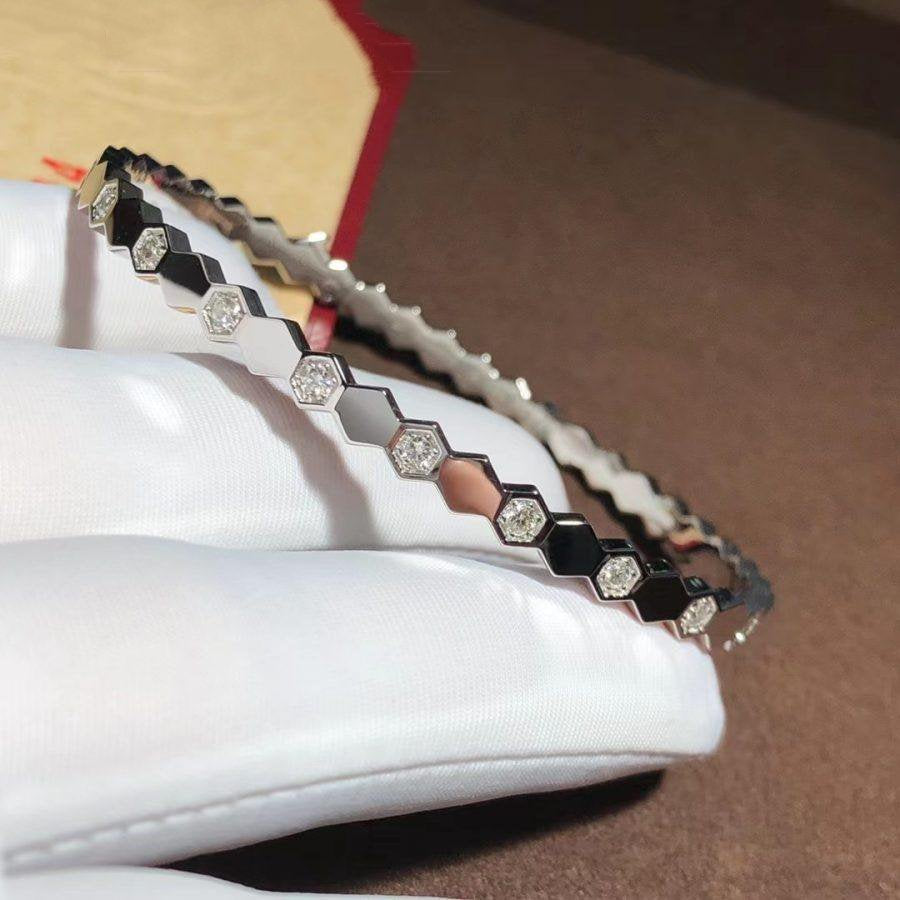 {
  "Elowen jewelsry": "Elowen ジュエリー",
  "BEE LOVE SILVER DIAMOND BRACELET": "BEE LOVE シルバーダイヤモンドブレスレット"
}
