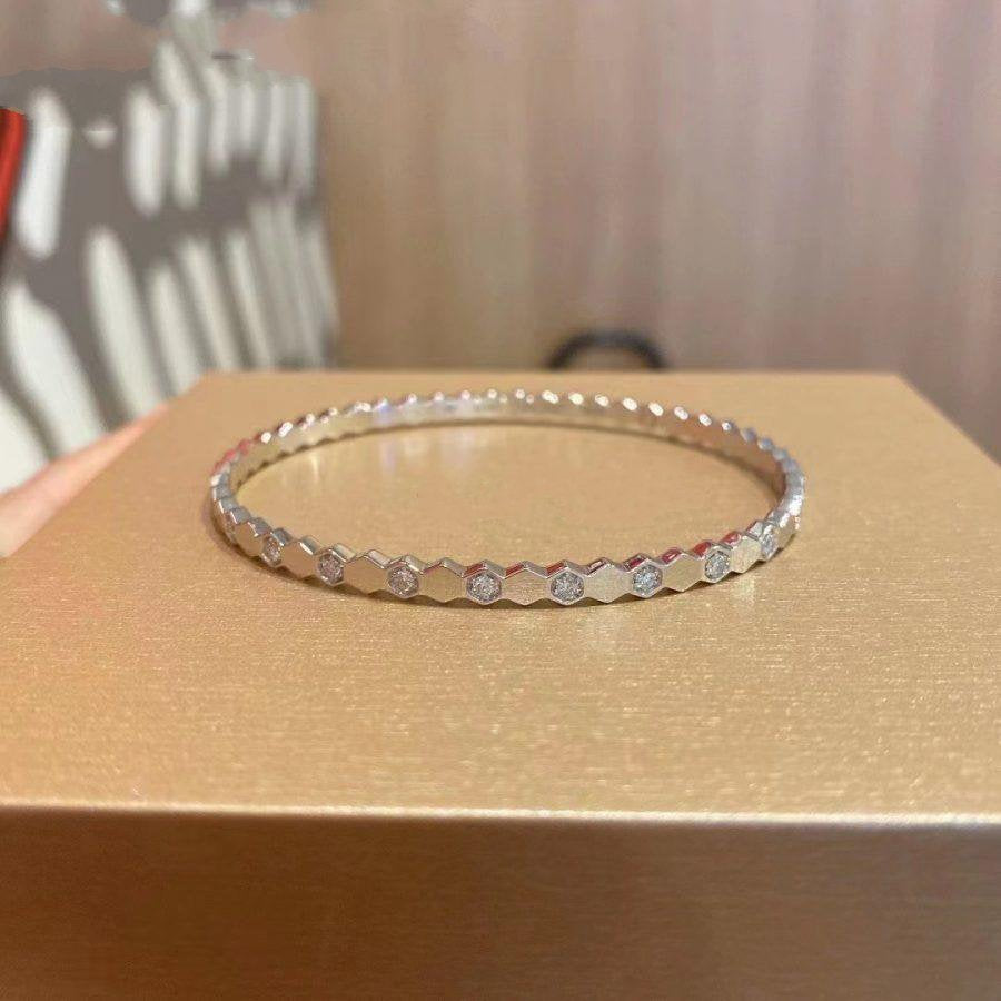 {
  "Elowen jewelsry": "Elowen ジュエリー",
  "BEE LOVE SILVER DIAMOND BRACELET": "BEE LOVE シルバーダイヤモンドブレスレット"
}