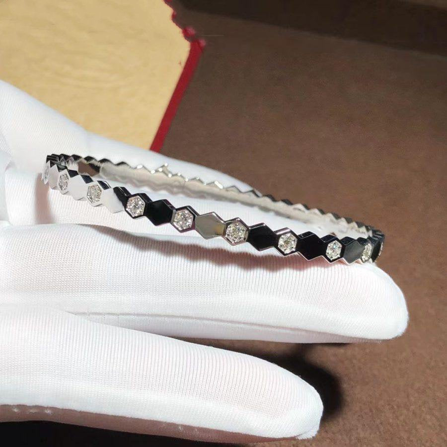 {
  "Elowen jewelsry": "Elowen ジュエリー",
  "BEE LOVE SILVER DIAMOND BRACELET": "BEE LOVE シルバーダイヤモンドブレスレット"
}
