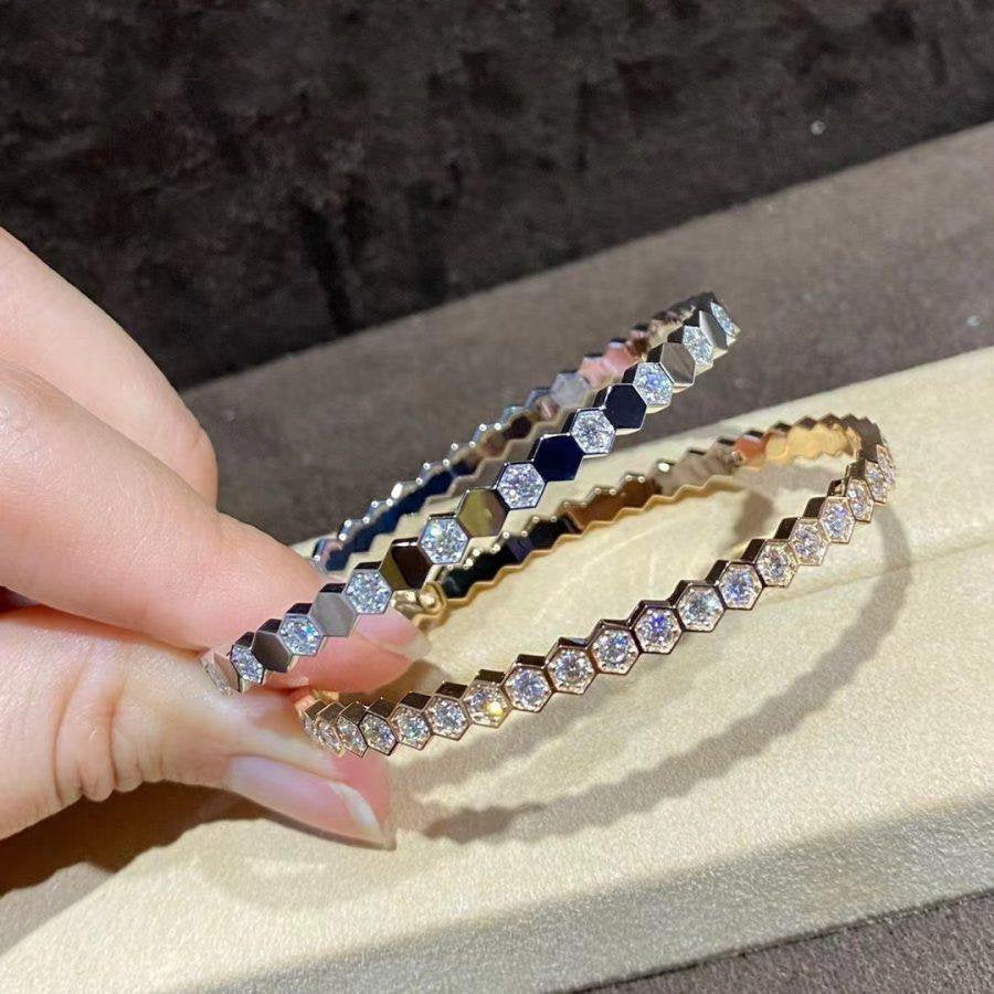 {
  "Elowen jewelsry": "Elowen Schmuck",
  "BEE LOVE GOLD BRACELET FULL DIAMOND": "BEE LOVE GOLDARMBAND VOLL DIAMANT"
}