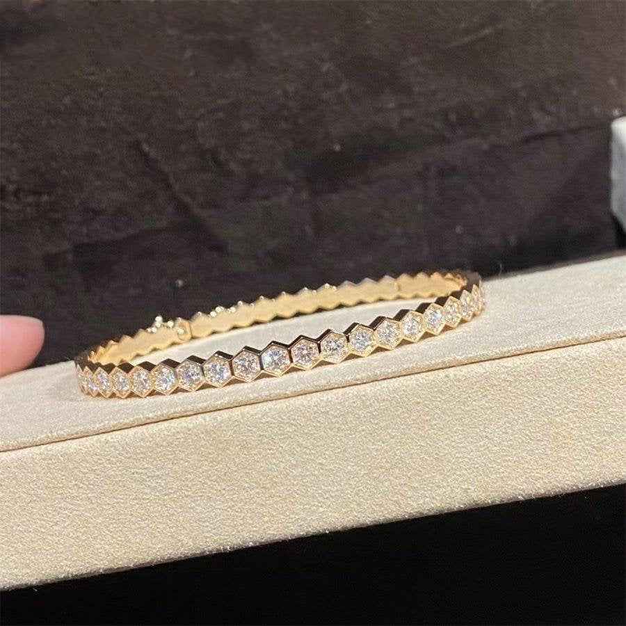 {
  "Elowen jewelsry": "Elowen Schmuck",
  "BEE LOVE GOLD BRACELET FULL DIAMOND": "BEE LOVE GOLDARMBAND VOLL DIAMANT"
}