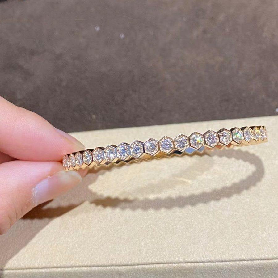 {
  "Elowen jewelsry": "Elowen Schmuck",
  "BEE LOVE GOLD BRACELET FULL DIAMOND": "BEE LOVE GOLDARMBAND VOLL DIAMANT"
}