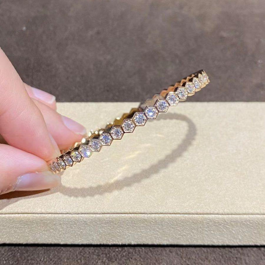 {
  "Elowen jewelsry": "Elowen Schmuck",
  "BEE LOVE GOLD BRACELET FULL DIAMOND": "BEE LOVE GOLDARMBAND VOLL DIAMANT"
}