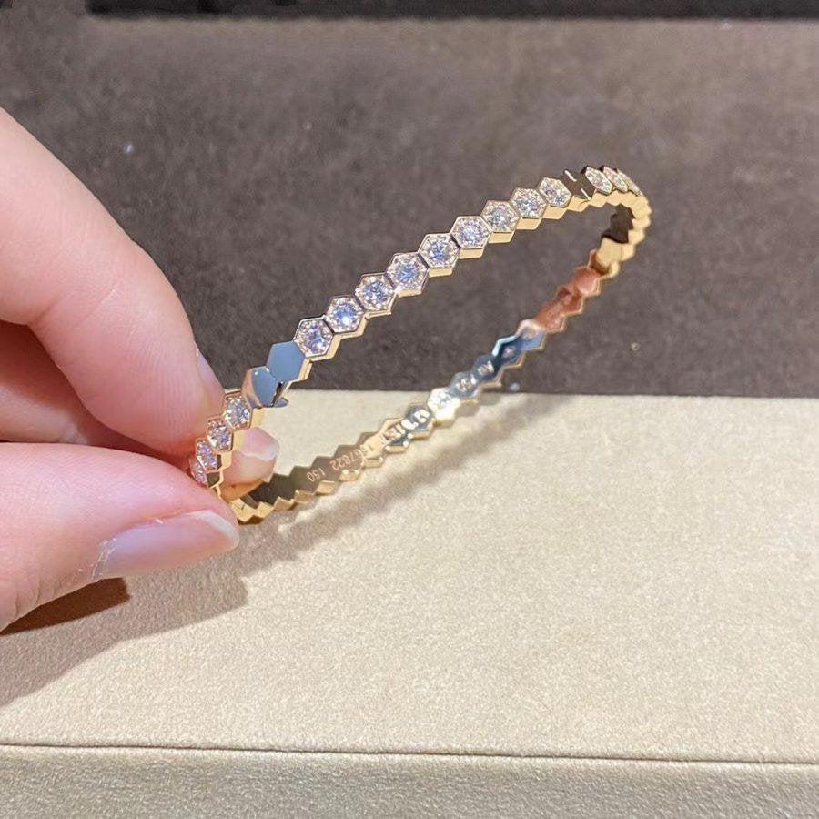 {
  "Elowen jewelsry": "Elowen Schmuck",
  "BEE LOVE GOLD BRACELET FULL DIAMOND": "BEE LOVE GOLDARMBAND VOLL DIAMANT"
}