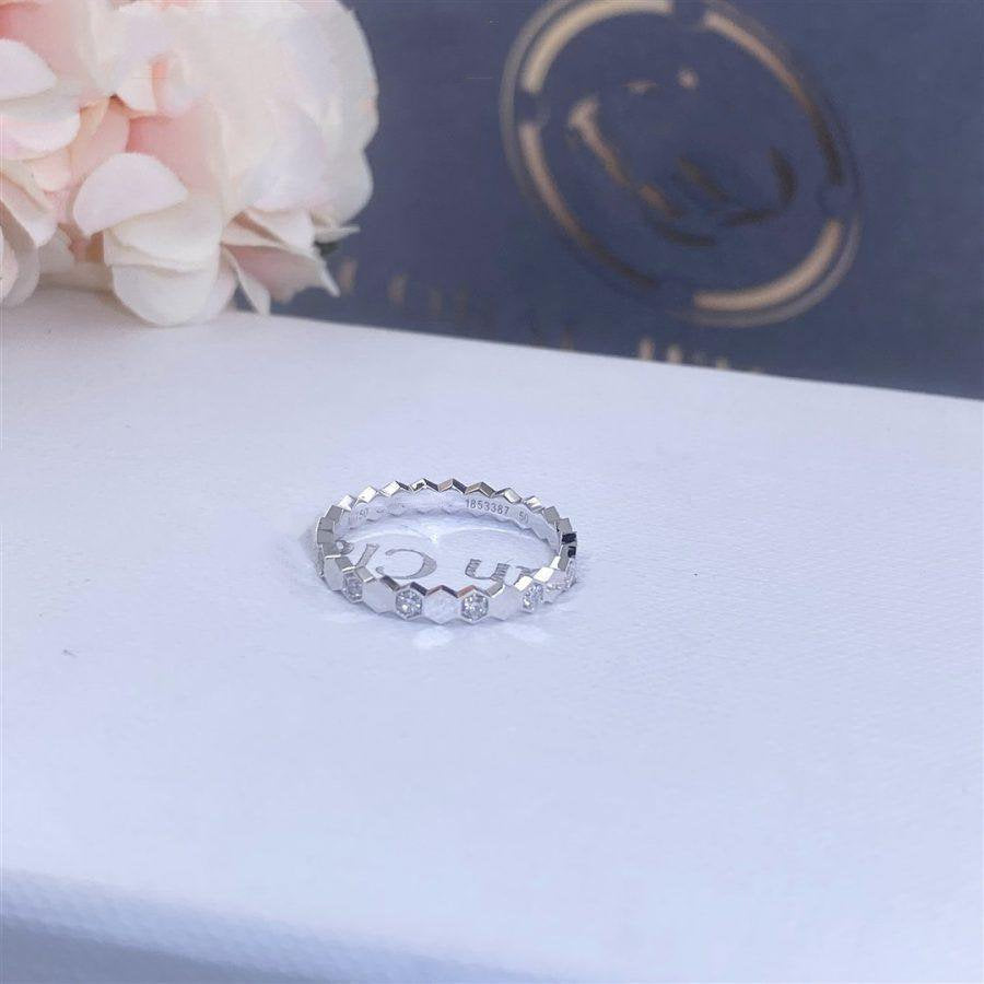 {
  "Elowen jewelsry": "Elowen ジュエリー",
  "BEE LOVE RING SILVER DIAMOND": "BEE LOVE リング シルバー ダイヤモンド"
}