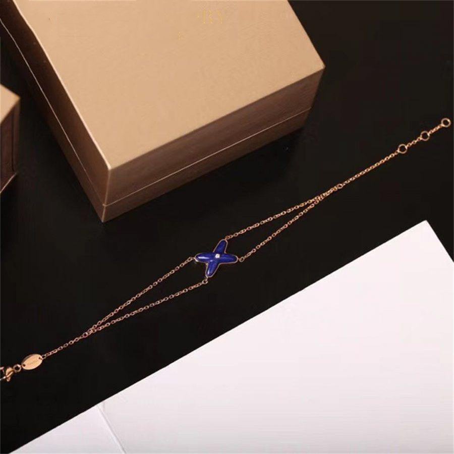 [Elowen jewelsry ]Hollow Design Four-Leaf Clover Flower Shape Bracelet