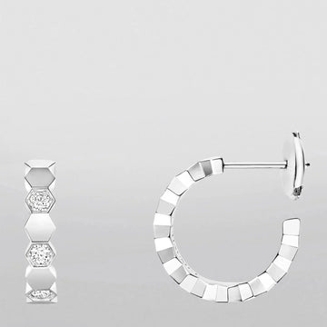 [Elowen jewelsry ]中空デザイン 四つ葉のクローバー 花形ピアス