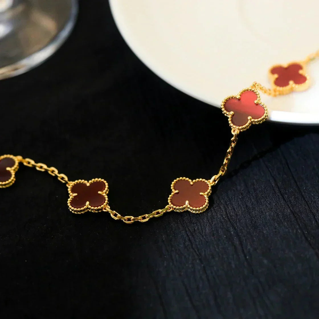[Elowen jewelsry ] CLOVER 5 MOTIF RED CORNELIAN BRACELET COLLECTION