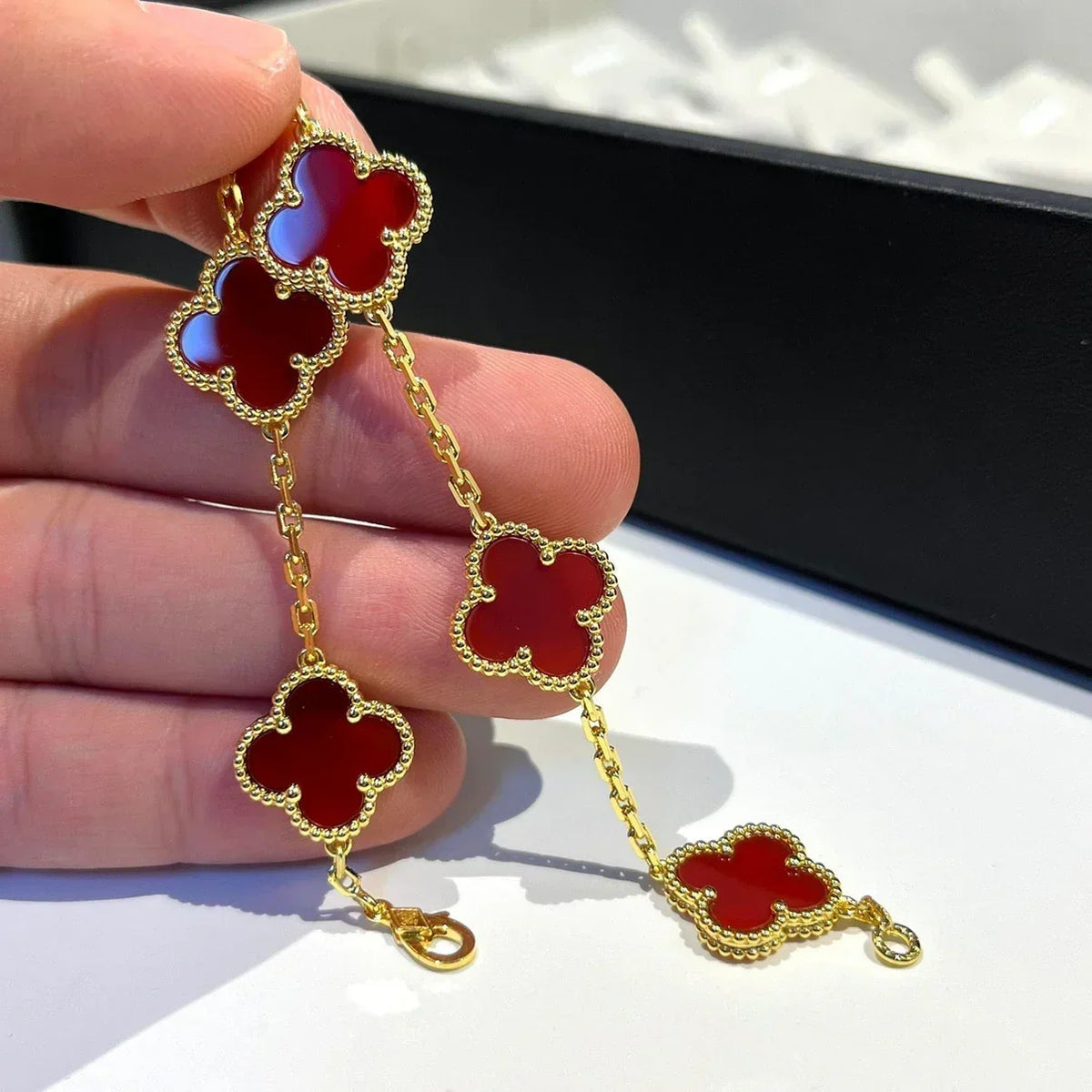 [Elowen jewelsry ] CLOVER 5 MOTIF RED CORNELIAN BRACELET COLLECTION