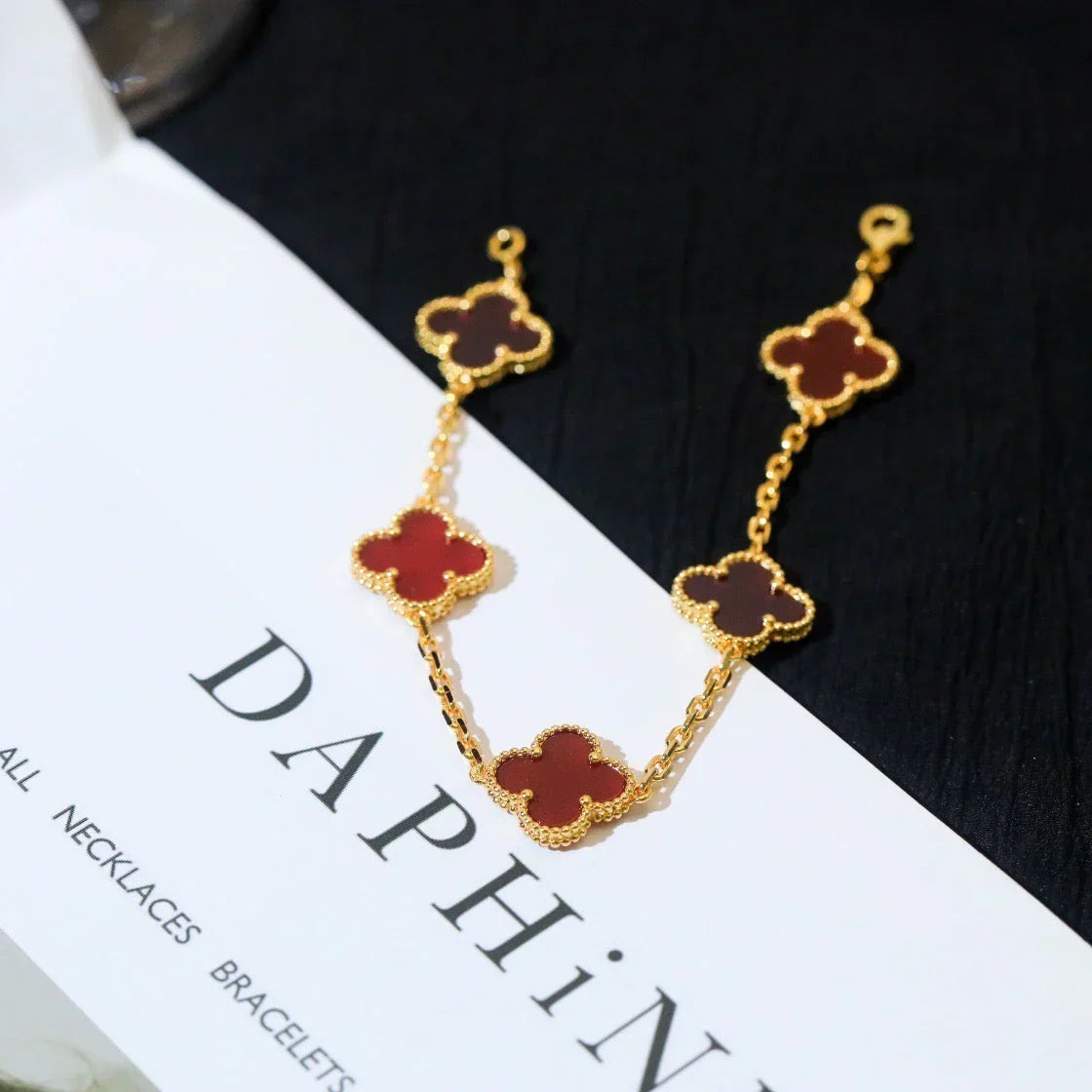 [Elowen jewelsry ] CLOVER 5 MOTIF RED CORNELIAN BRACELET COLLECTION