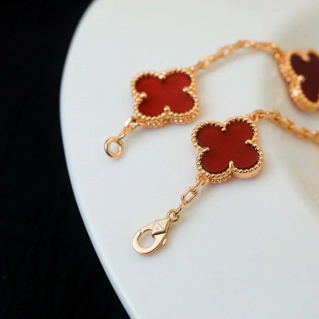 [Elowen jewelsry ] CLOVER 5 MOTIF RED CORNELIAN BRACELET COLLECTION
