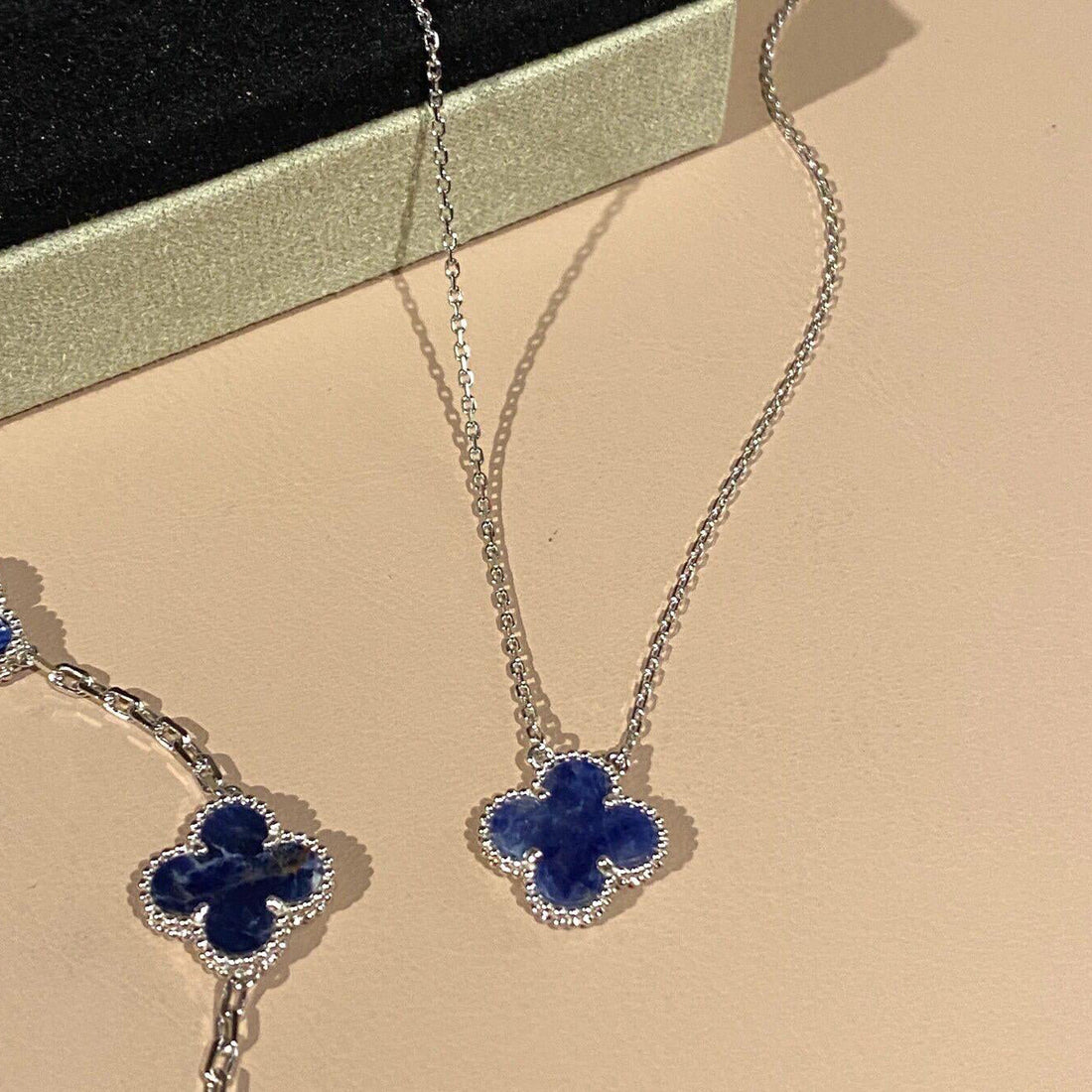 [Elowen jewelsry ]CLOVER 15MM PIETERSITE NECKLACE SILVER