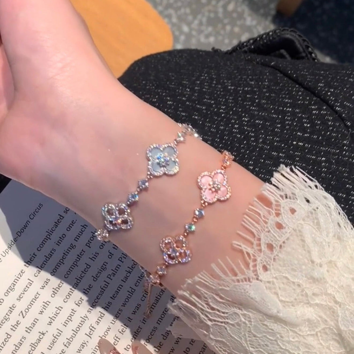 [Elowen jewelsry ]クローバー 5モチーフ ピンク・ブルー・レッド・ホワイト ブレスレット