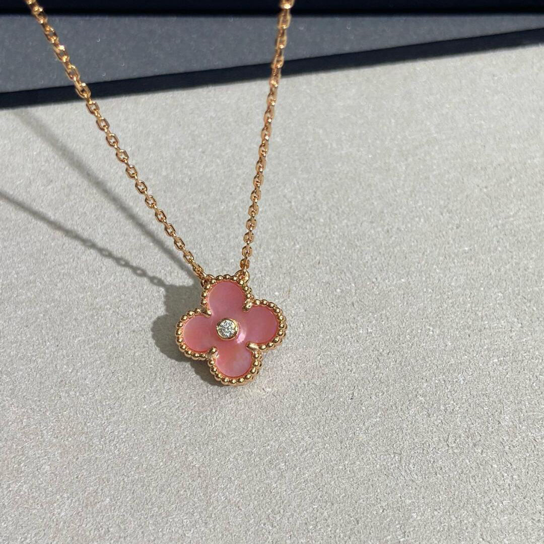 [Elowen jewelsry ]CLOVER 15MM DIAMOND PINK MOP NECKLACE
