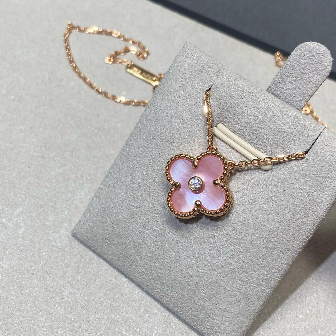 [Elowen jewelsry ]CLOVER 15MM DIAMOND PINK MOP NECKLACE