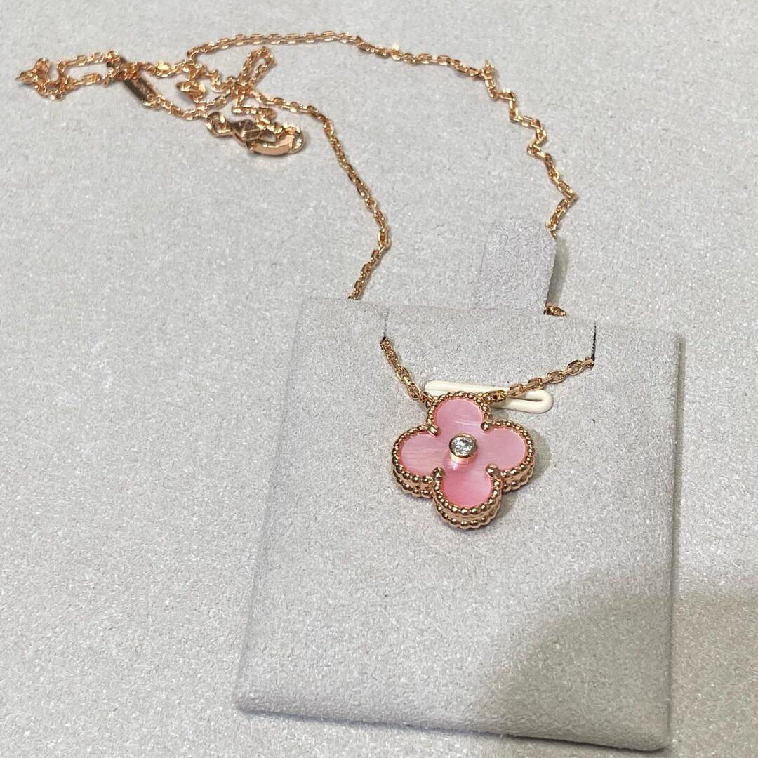 [Elowen jewelsry ]CLOVER 15MM DIAMOND PINK MOP NECKLACE