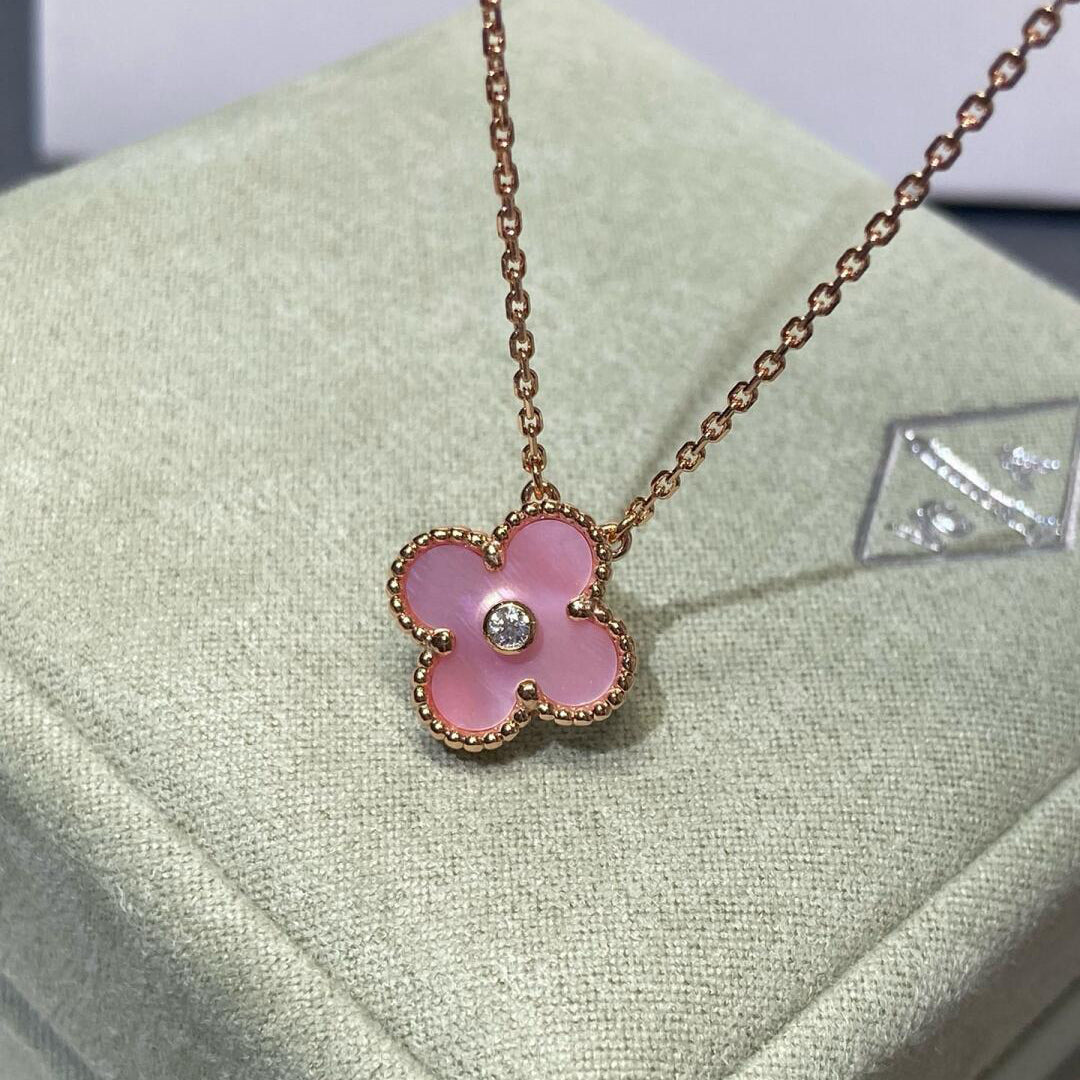 [Elowen jewelsry ]CLOVER 15MM DIAMOND PINK MOP NECKLACE