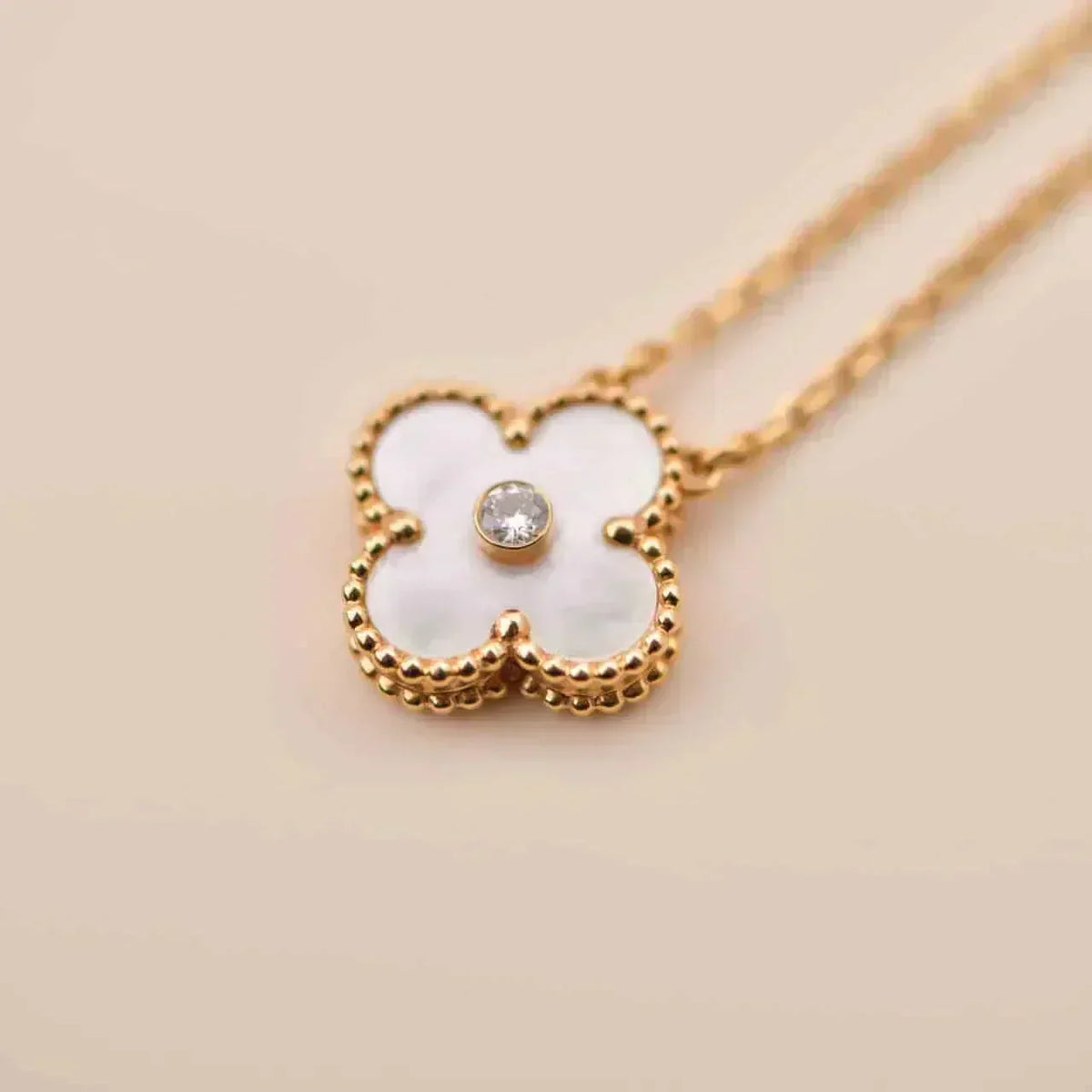 {
  "Elowen jewelsry": "Elowen ジュエリー",
  "CLOVER 15MM DIAMOND WHITE FRITILLARIA NECKLACE": "クローバー 15MM ダイヤモンド ホワイトフリチラリア ネックレス"
}