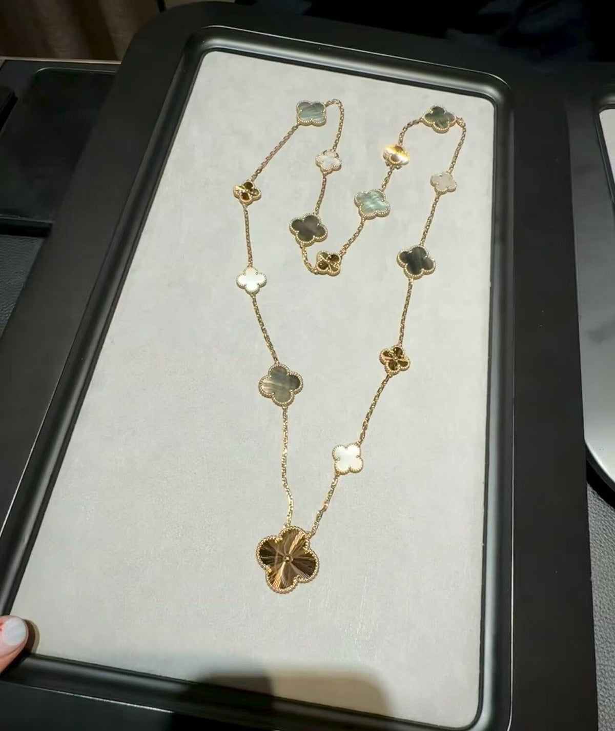 [Elowen jewelsry ]DETACHABLE CLOVER 15(11+4) FLOWER ROSE GOLD NECKLACE SET