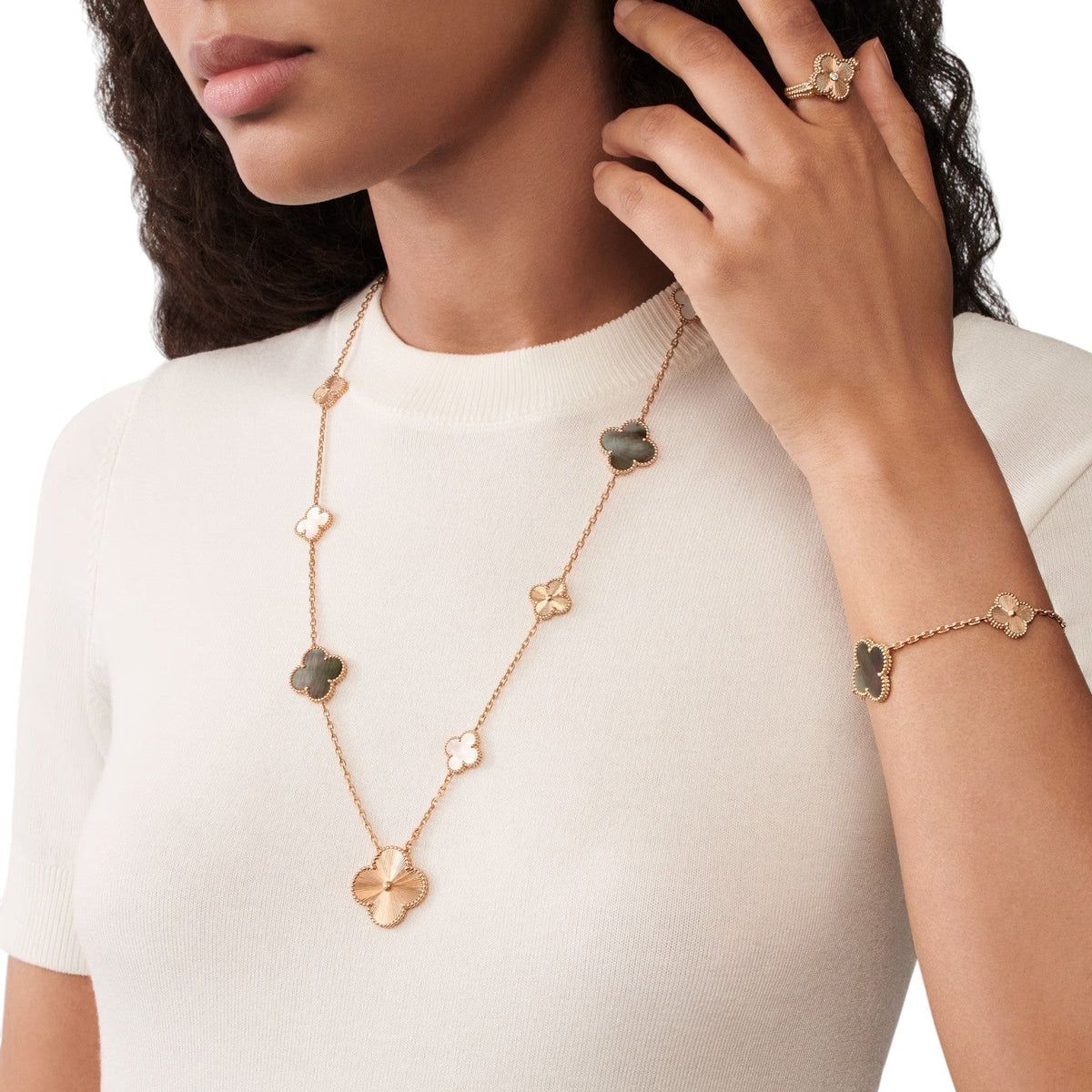 [Elowen jewelsry ]DETACHABLE CLOVER 15(11+4) FLOWER ROSE GOLD NECKLACE SET