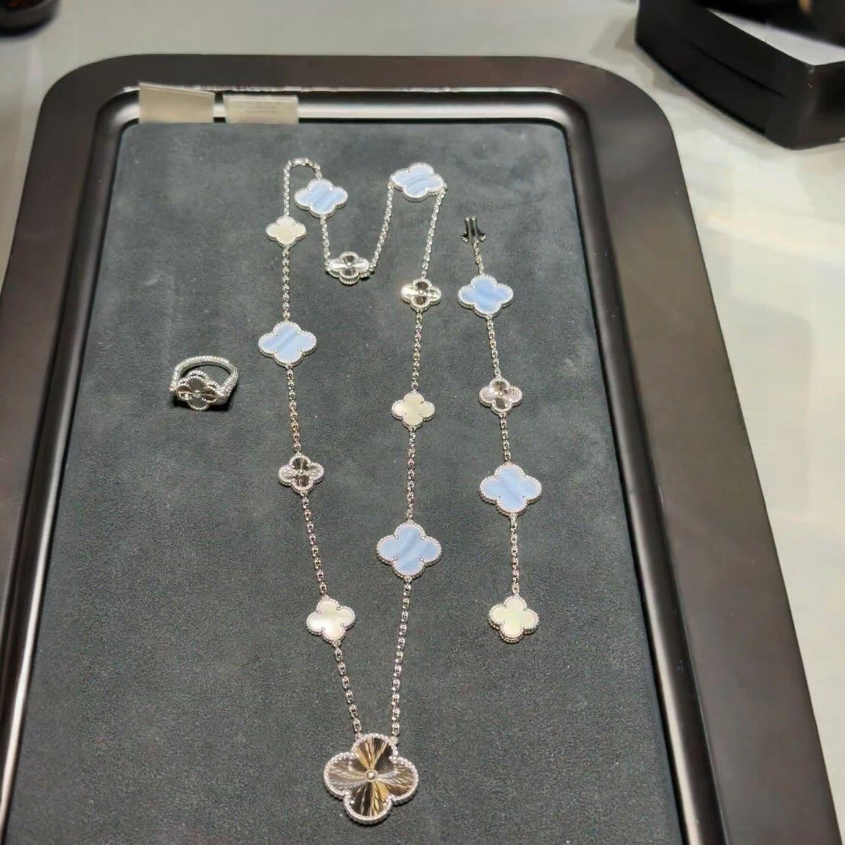 [Elowen Schmuck] ABNEHMBARES KLEEBATT 15(11+4) BLUMEN-SILBERHALSKETTEN-SET