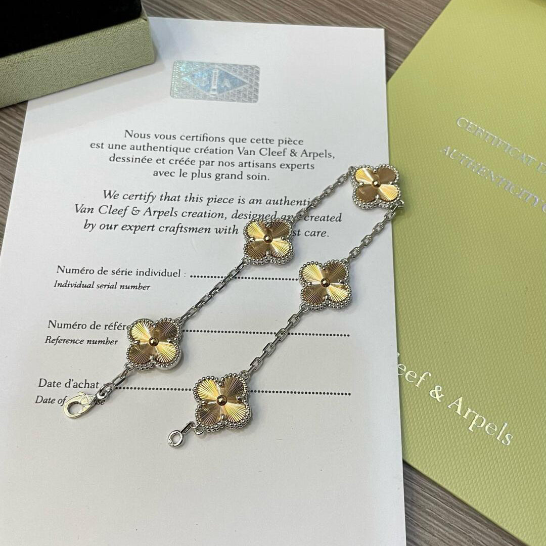 [Elowen Schmuck] CLOVER 5 MOTIVE WEIHNACHTS-LIMITIERTE EDITION ARMBAND
