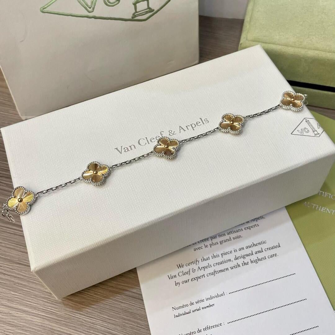 [Elowen Schmuck] CLOVER 5 MOTIVE WEIHNACHTS-LIMITIERTE EDITION ARMBAND