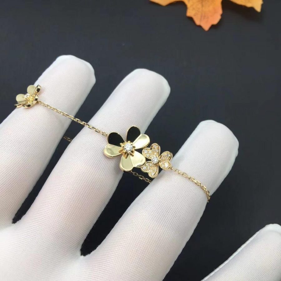 {
  "Elowen jewelsry": "Elowen ジュエリー",
  "FRIVOLE GOLD 5 FLOWERS BRACELET": "フリヴォル ゴールド 5フラワー ブレスレット"
}