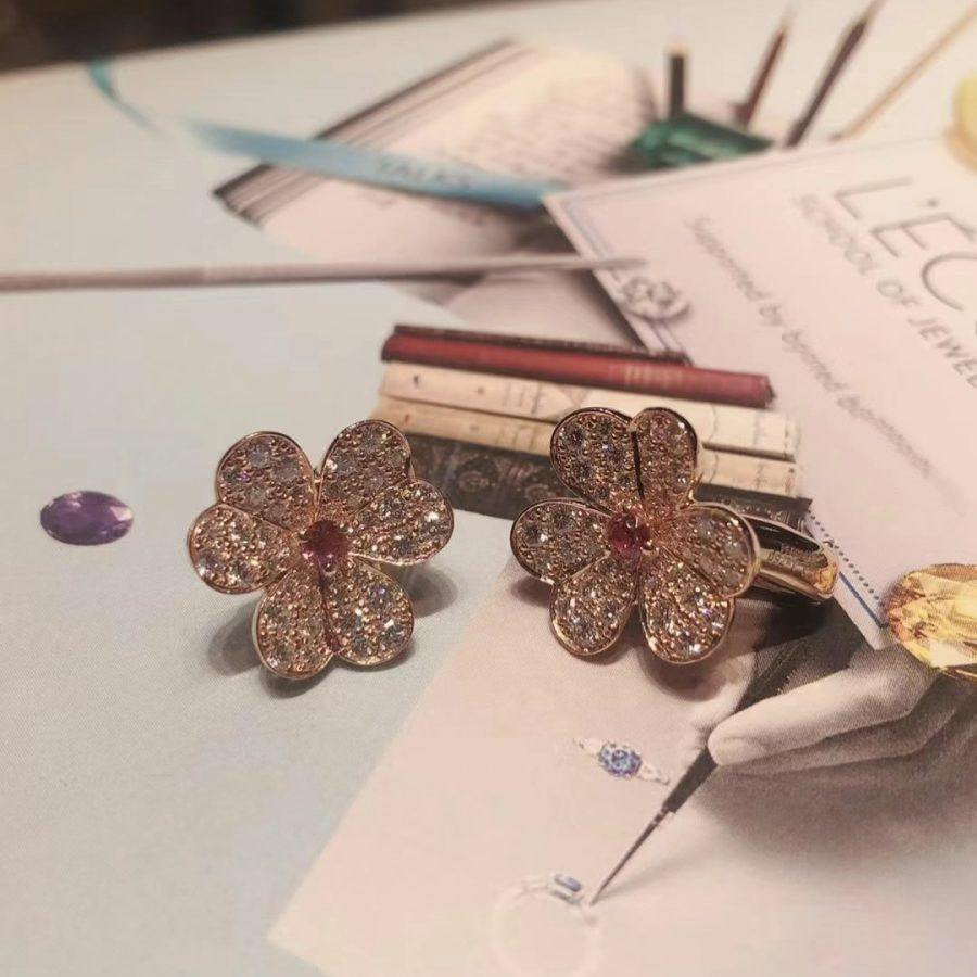 {
  "Elowen jewelsry": "Elowen ジュエリー",
  "FRIVOLE PINK GOLD FLOWER DIAMOND EARRINGS": "フリヴォル ピンクゴールド フラワーダイヤモンド イヤリング"
}