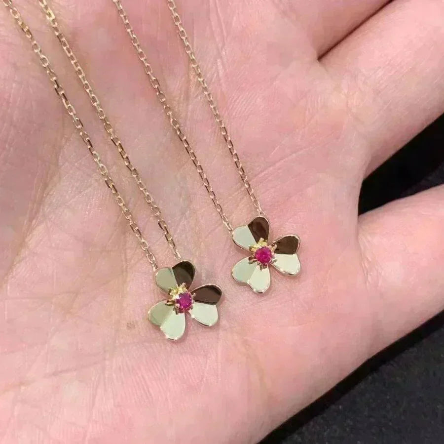 {"Elowen jewelsry": "Elowen ジュエリー", "FRIVOLE GOLD FLOWER NECKLACE": "フリヴォル ゴールド フラワーネックレス"}
