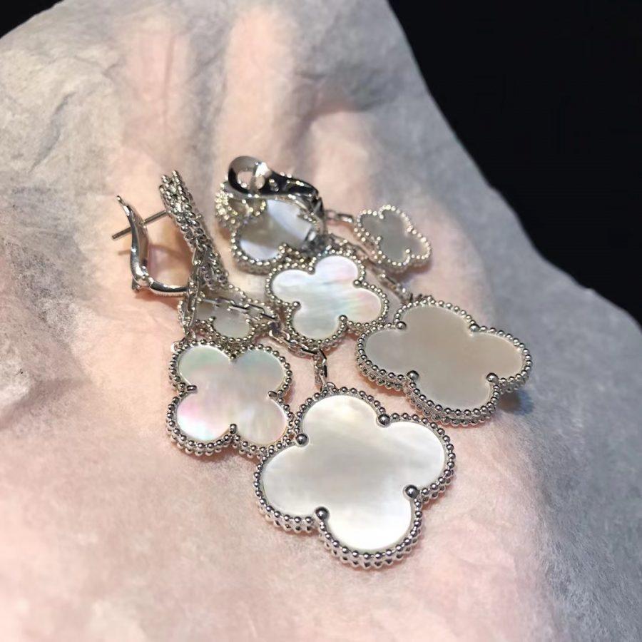 {
  "Elowen jewelsry": "Elowen ジュエリー",
  "CLOVER EARRINGS WHITE MOP 4 MOTIFS SILVER": "クローバーピアス ホワイトマザーオブパール 4モチーフ シルバー"
}