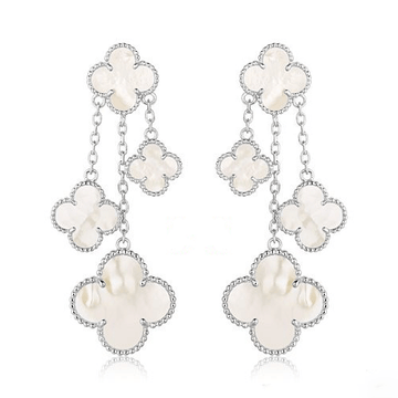{
  "Elowen jewelsry": "Elowen ジュエリー",
  "CLOVER EARRINGS WHITE MOP 4 MOTIFS SILVER": "クローバーピアス ホワイトマザーオブパール 4モチーフ シルバー"
}