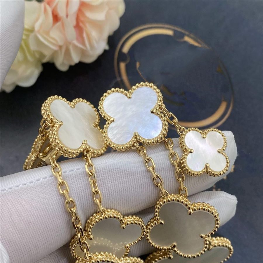 [Elowen Schmuck] KLEEBATT-OHRRINGE WEISSES PERLMUTT 4 MOTIVE GOLD