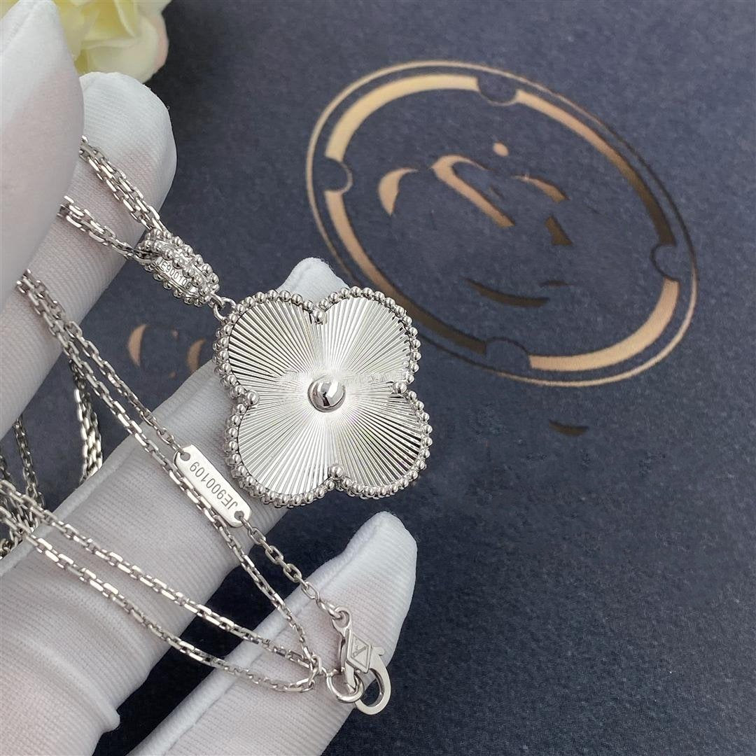 [Elowen jewelsry ]CLOVER 25MM SILVER BIG CLOVER NECKLACE