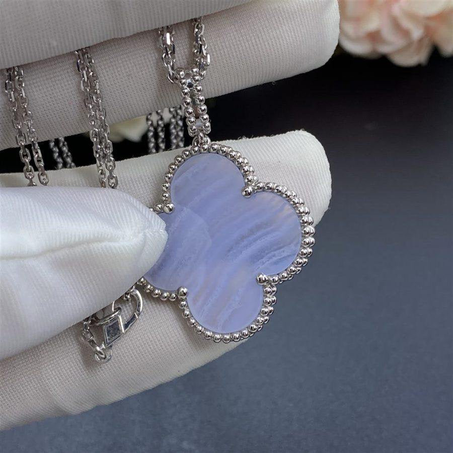 [Elowen jewelsry ]CLOVER SILVER CHALCEDONY BIG CLOVER NECKLACE
