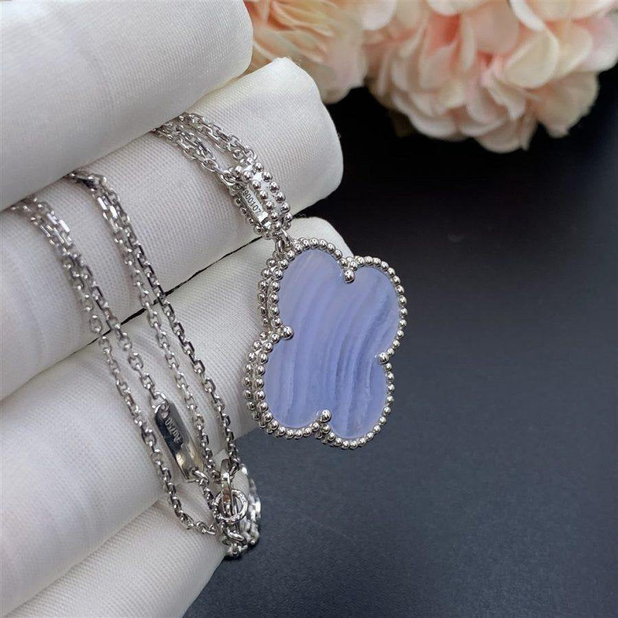 [Elowen jewelsry ]CLOVER SILVER CHALCEDONY BIG CLOVER NECKLACE