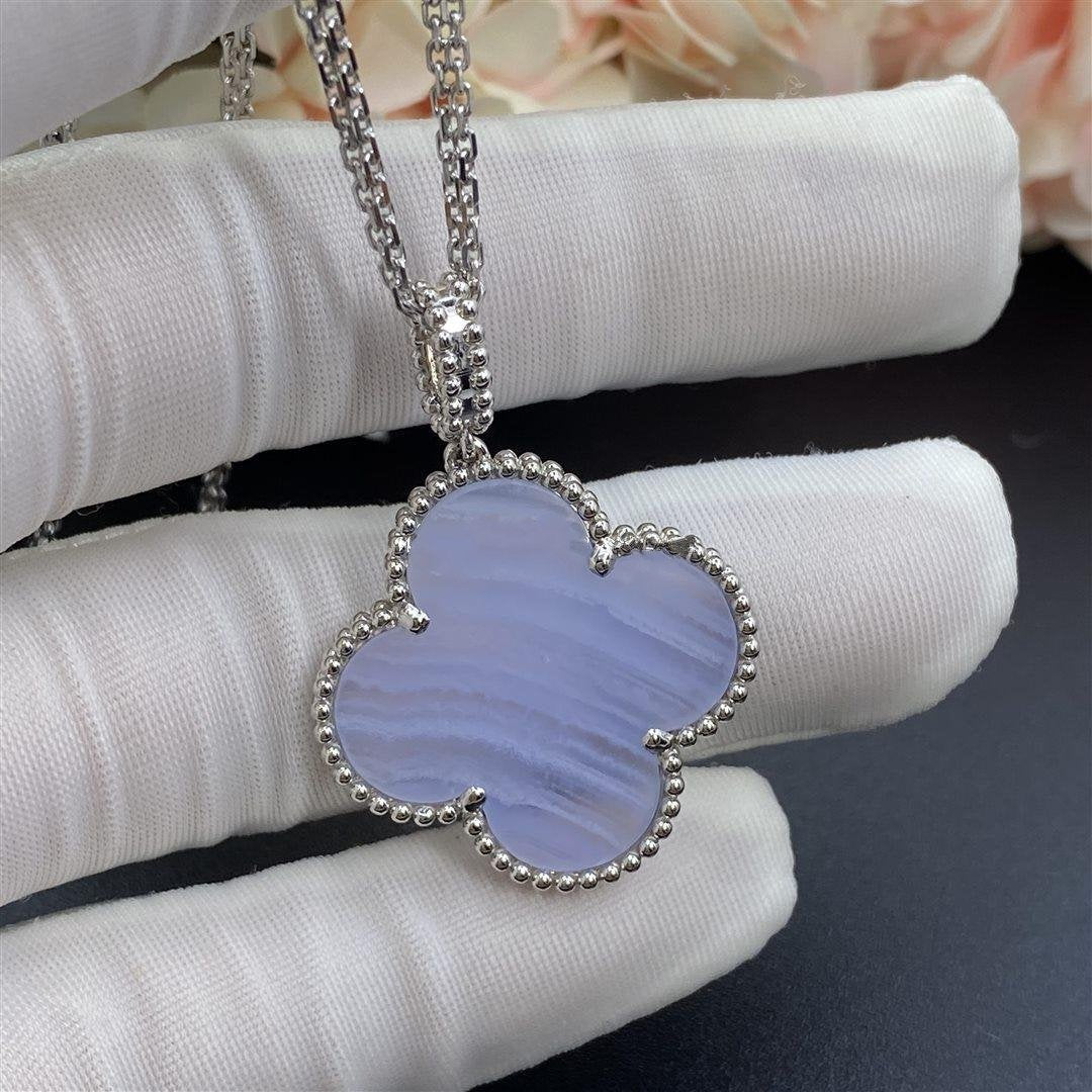 [Elowen jewelsry ]CLOVER SILVER CHALCEDONY BIG CLOVER NECKLACE