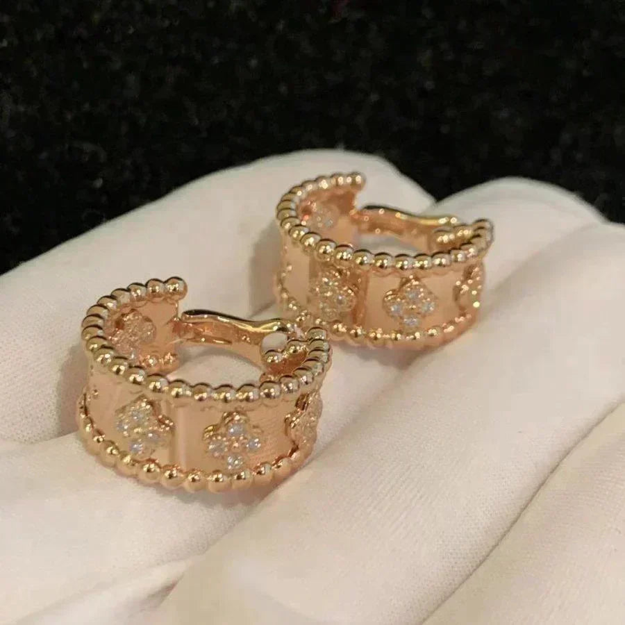 {
  "Elowen jewelsry": "エローウェン・ジュエリー",
  "PERLEE DIAMOND EARRINGS": "ペルレ ダイヤモンド イヤリング"
}