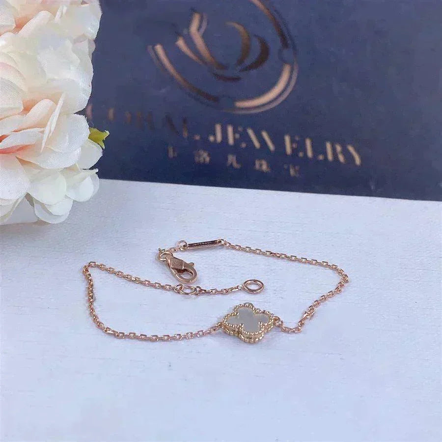 [Elowen jewelsry ]CLOVER WHITE MOP EINZELBLUMEN-ARMBAND