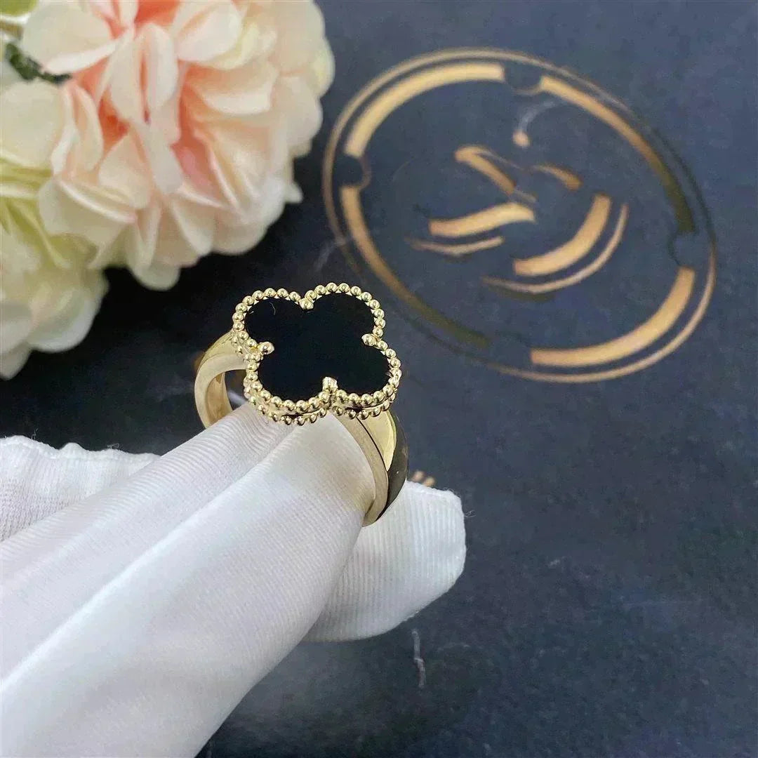 {
  "Elowen jewelsry": "Elowen ジュエリー",
  "CLOVER ONYX RING": "クローバー オニキス リング"
}