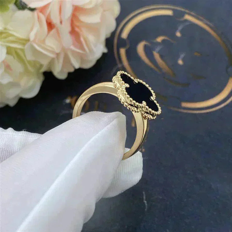 {
  "Elowen jewelsry": "Elowen ジュエリー",
  "CLOVER ONYX RING": "クローバー オニキス リング"
}