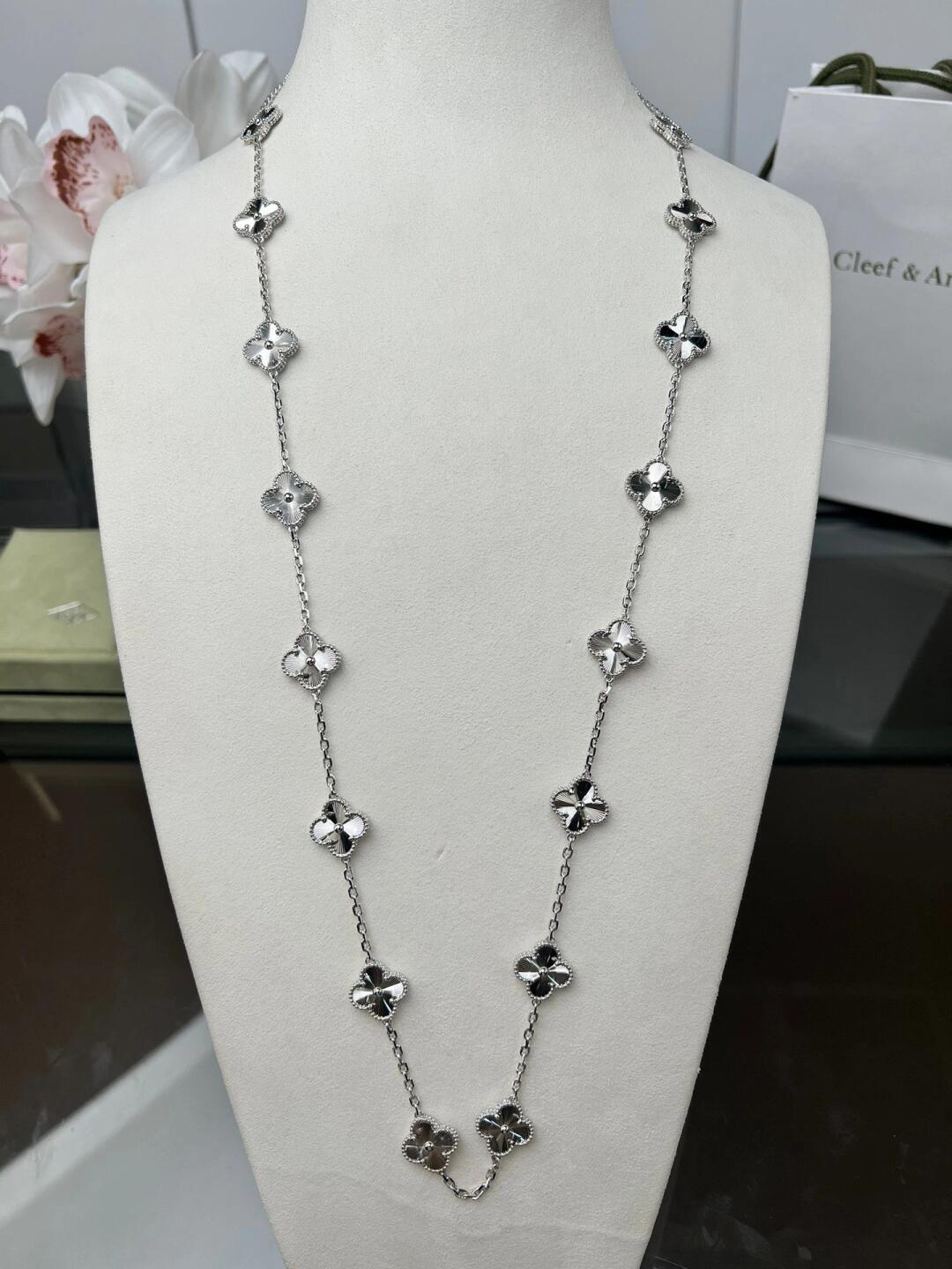 [Elowen Schmuck] CLOVER 20 MOTIVE LASER SILBER